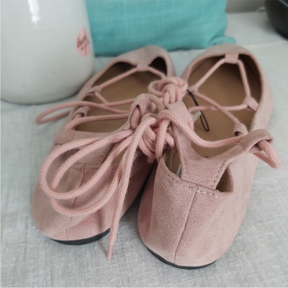 Madden Girl ballet flats blush pink lace around  pointed toes - Picture 6 of 13